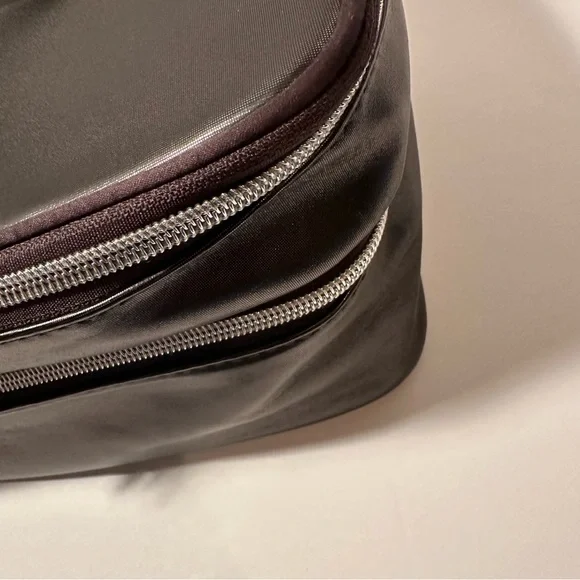 Lancôme Two Tier Zipper Makeup Case with Handle - Picture 15 of 16